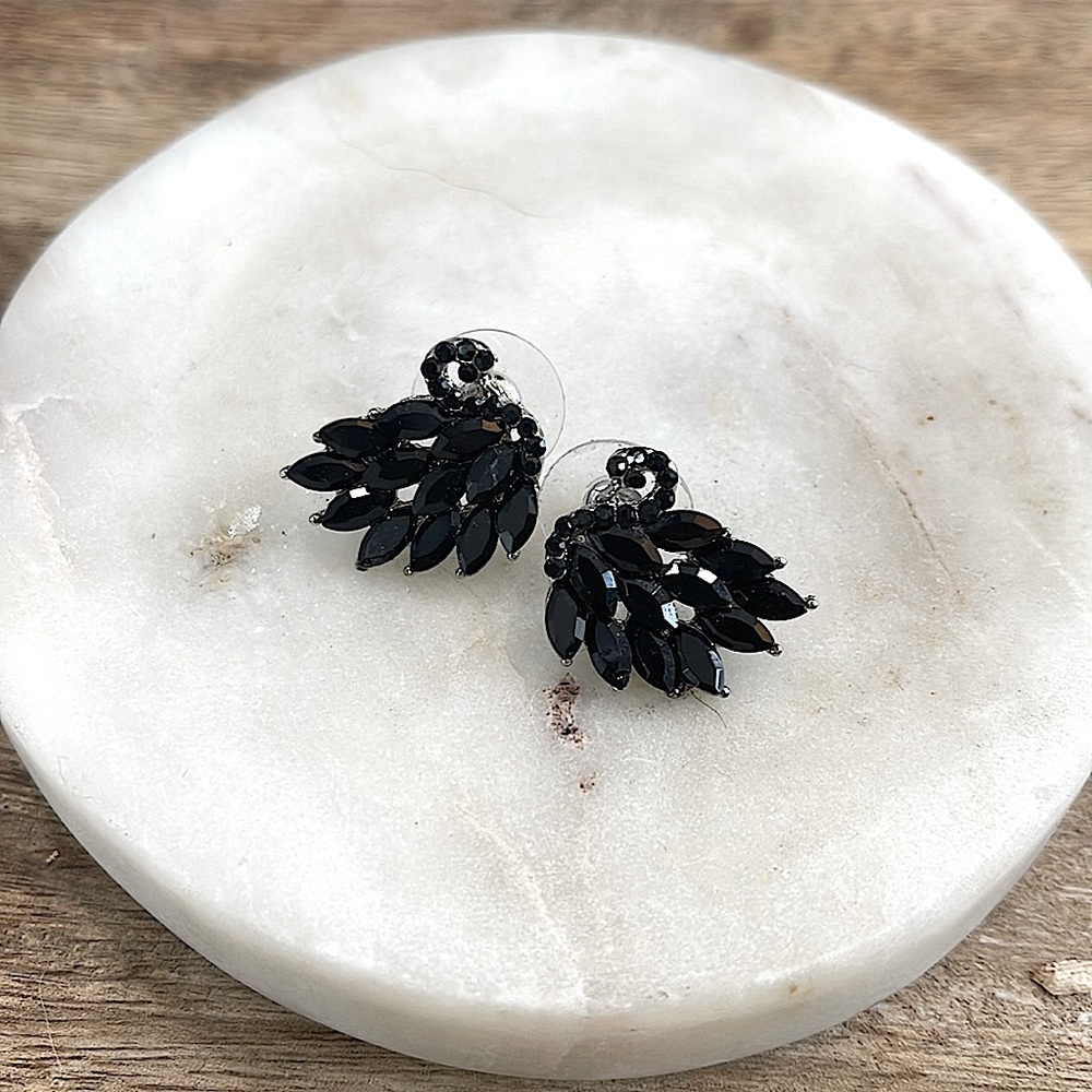 Gorgeous black swan stud earrings